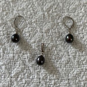 Sterling silver and black pearl pendant and dangle earrings.